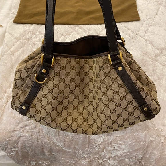 Gucci Vintage Abbey Shoulder Bag. Originally purchased from Gucci Toronto - Picture 2 of 12
